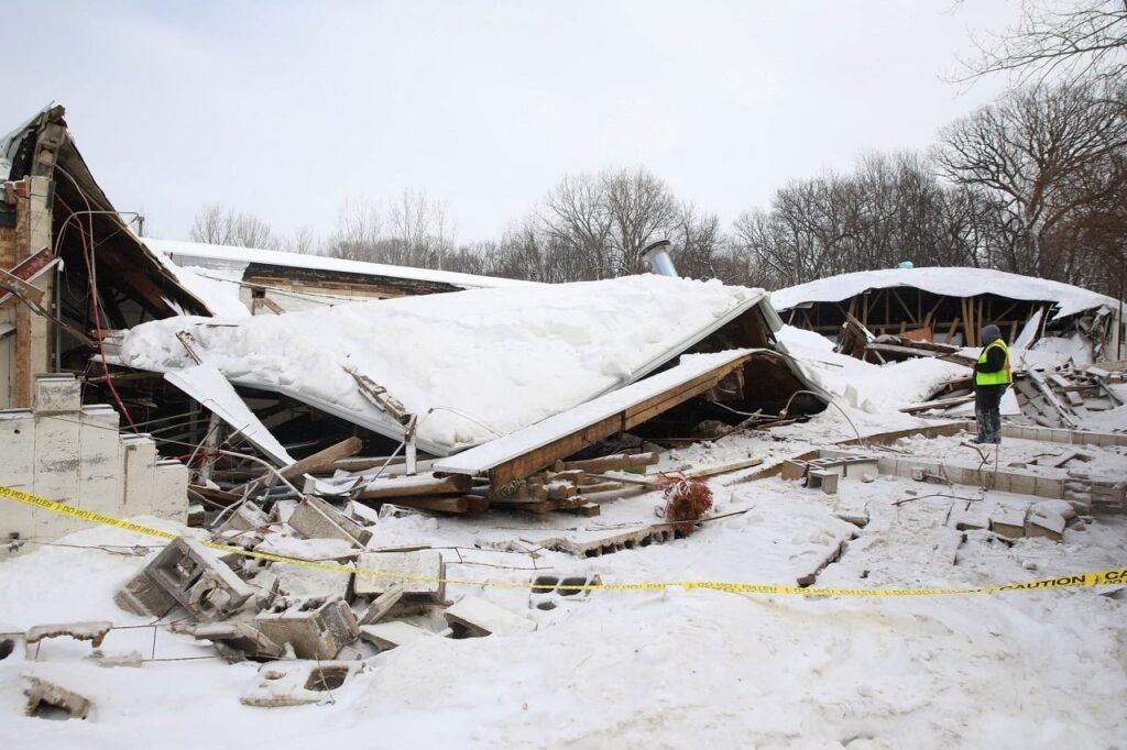 المزيد من مباني شيكاغو تنهار تحت وطأة فائض الثلوج الموسمية