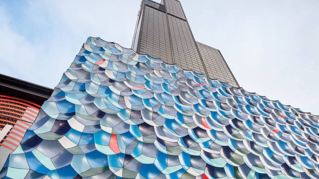 لوحة فنية عملاقة جديدة على سفح برج ويليس