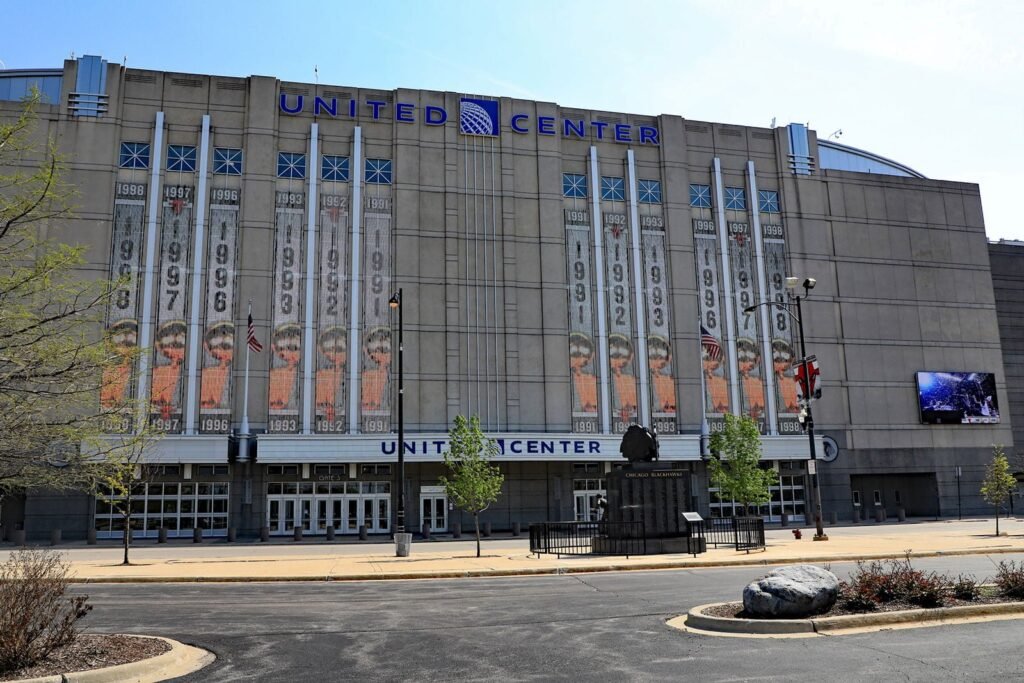 «يونايتد سينتر» يتحول إلى مركز تطعيم شامل