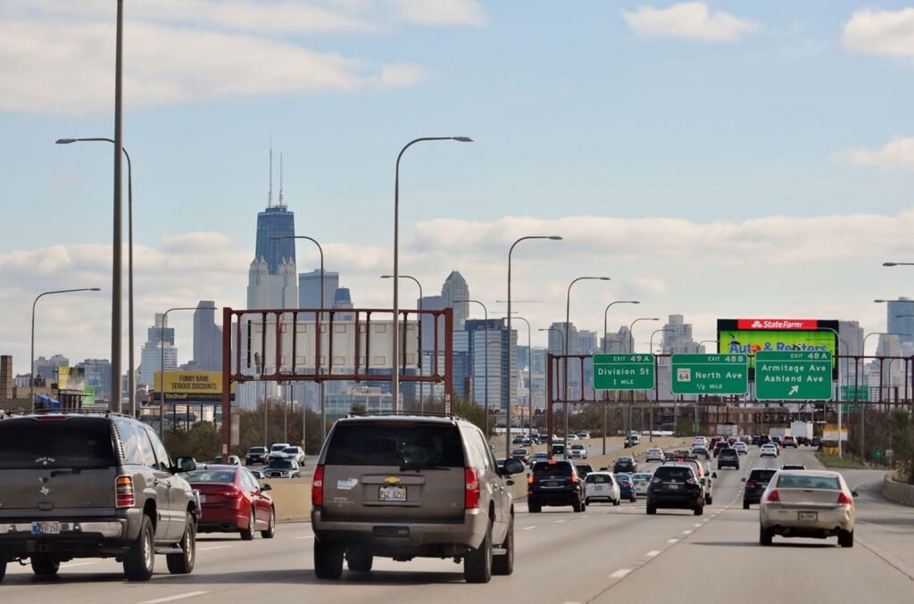 هل يجدر بك السفر؟ إليك آخر تحديث لقانون السفر الطارئ في شيكاغو