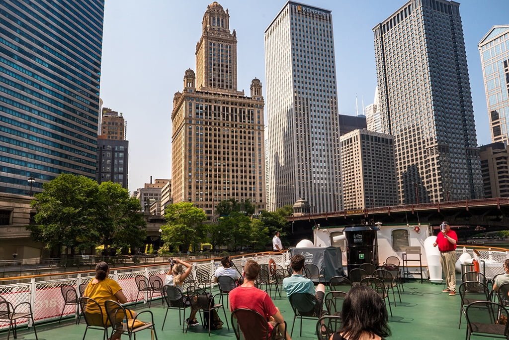 تعرّف إلى أبرز معالم شيكاغو العمرانية على متن قارب «السيدة الأولى»