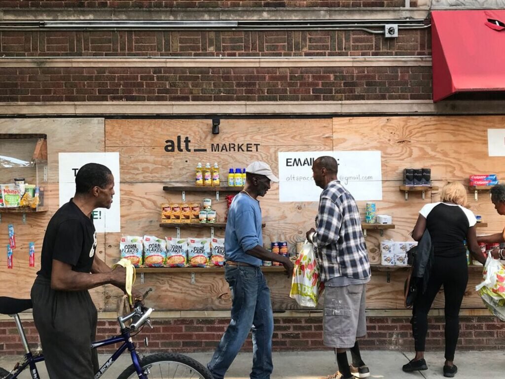 «Grocery Run Club»: منظمة تساعد في توفير الطعام والضروريات لمجتمعات شيكاغو المحرومة