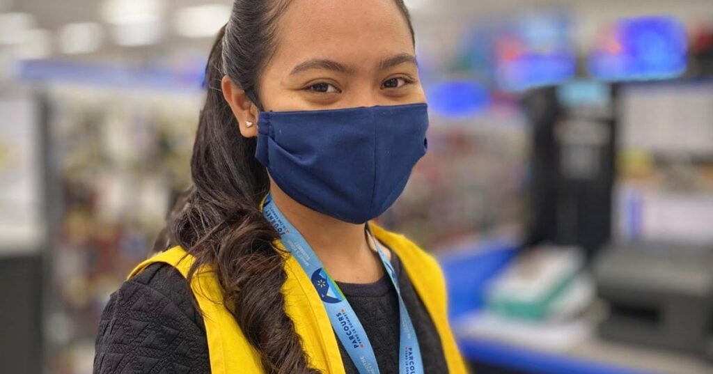 «وول مارت» والعديد من الشركات الأخرى تتوقف عن طلب ارتداء الأقنعة من قبل الزوار والعاملين