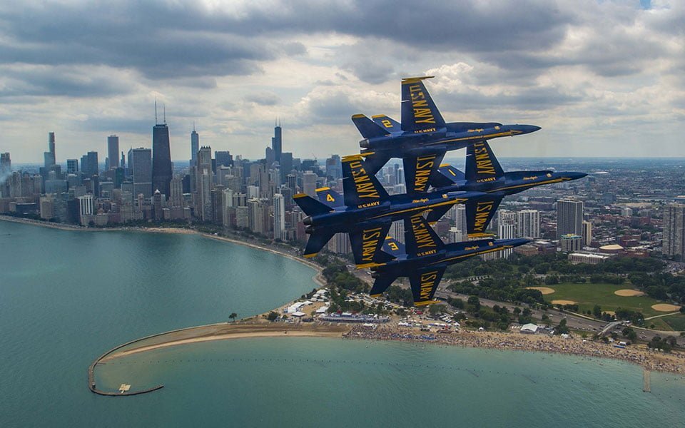 الملائكة الزرق يعودو إلى سماء شيكاغو