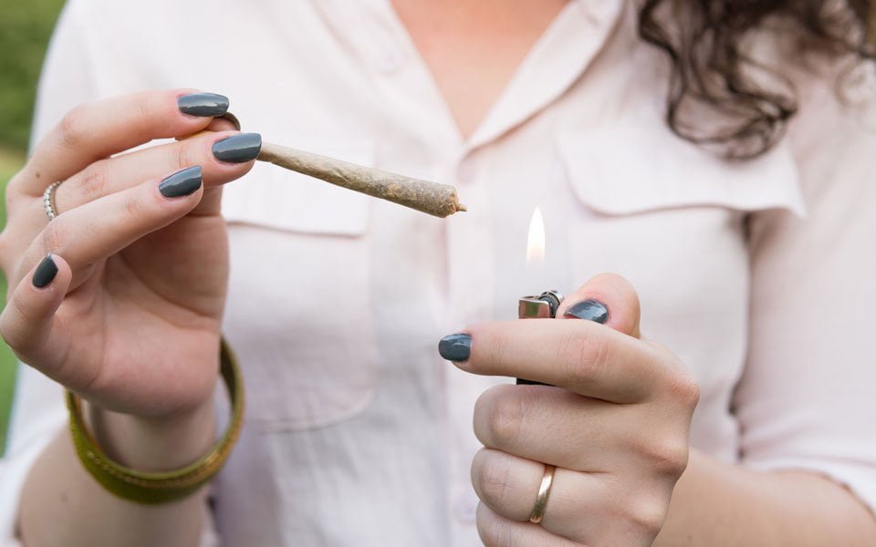 ما تحتاج معرفته عن قانونية الحشيش في شيكاغو - الجزء 1