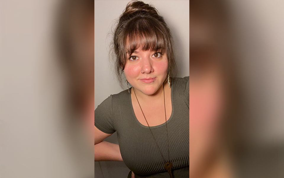 تجربة “نينا إسكوبيدو” في تصميم الأزياء مع مبادرة “صنع في شيكاغو”