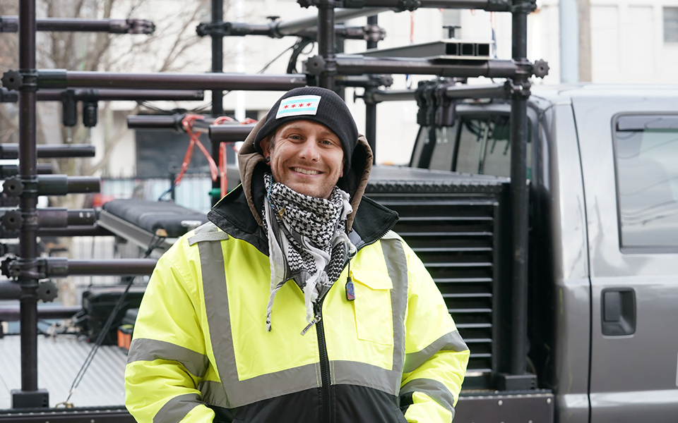 رحلة “أليكس دايموند” في الإخراج مع “صنع في شيكاغو”