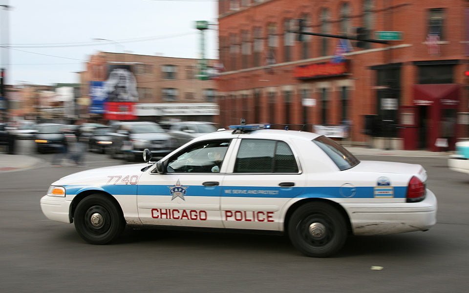 شرطة شيكاغو تمنع عناصرها من مطاردة بعض المجرمين سيراً على الأقدام