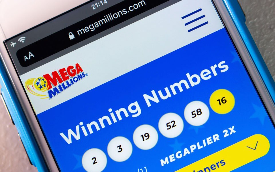 الفائز بجائزة اليانصيب لن يحصل على المبلغ كاملاً