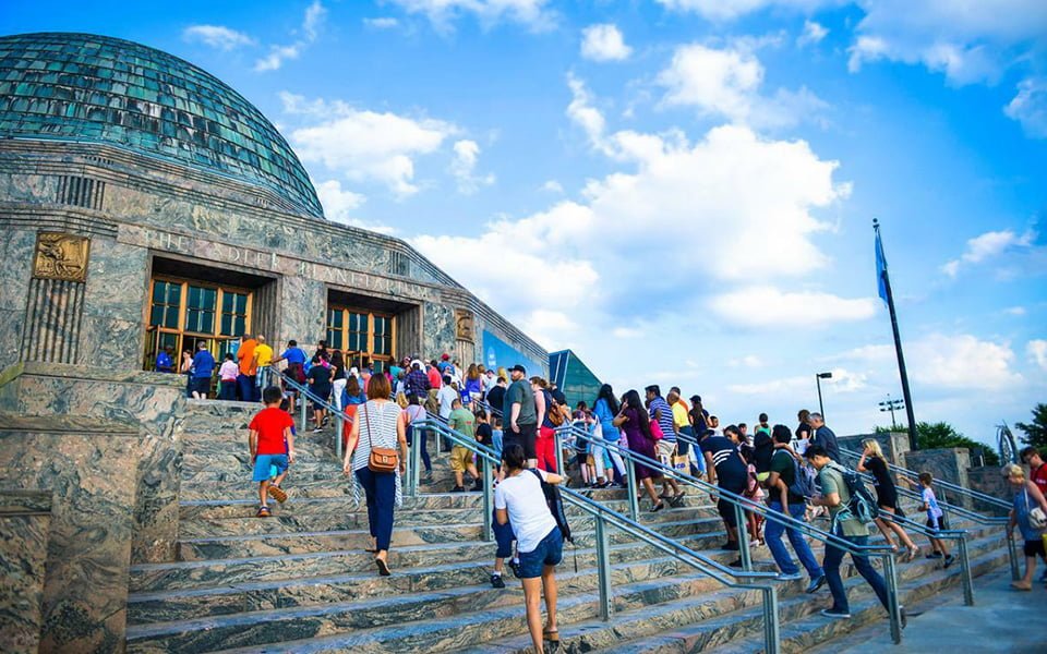 قبة "أدلر" السماوية تفتح أبوابها للزوار ليلاً