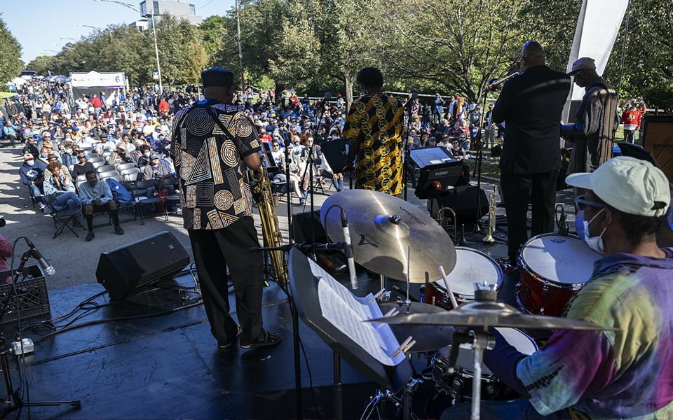 مهرجان هايد بارك لموسيقى الجاز: استمتع بأجواء الجاز الساحرة في شيكاغو