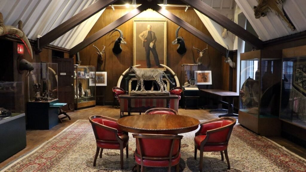 The Explorers Club: ملتقى العلم والمغامرة في قلب نيويورك